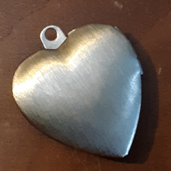 Stainless steel heart locket - Picture 2 of 3